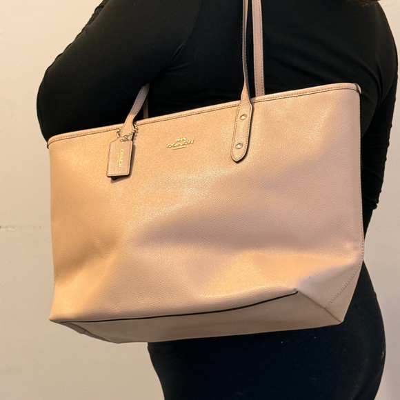 Coach Blush/Beige Pebbled Leather Tote Bag Work Shoulder Bag - Picture 3 of 8